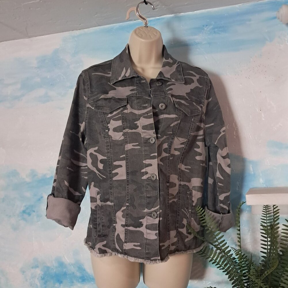 Ethyl women's size M camo denim jacket, NEW WITHOUT TAGS